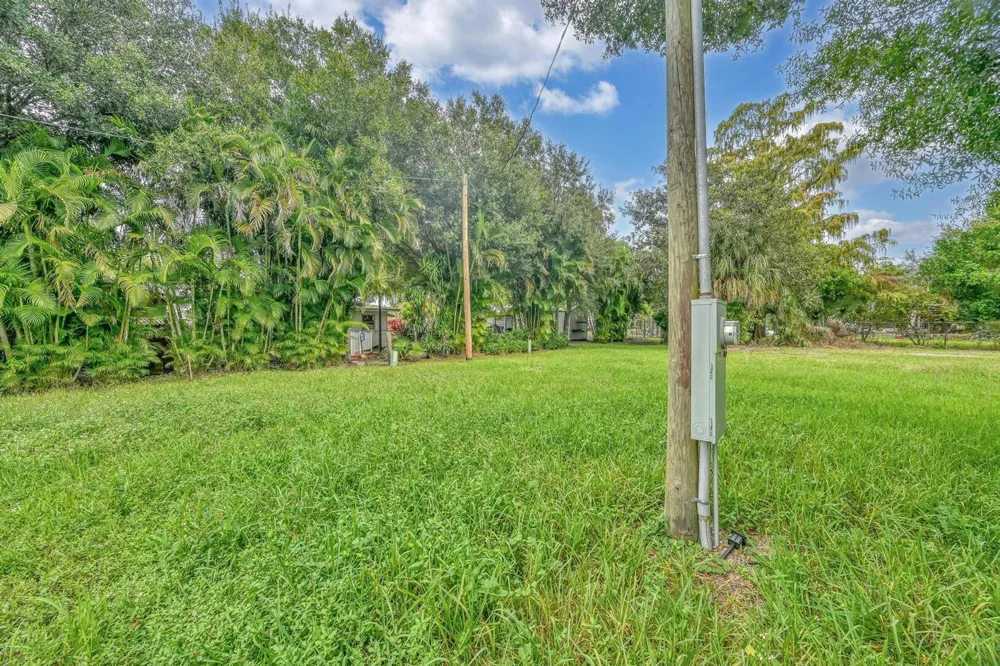 585 NW Avenue D Moore Haven, FL 33471
