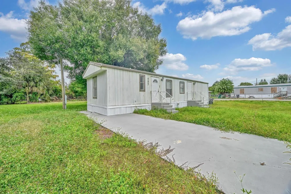 585 NW Avenue D Moore Haven, FL 33471