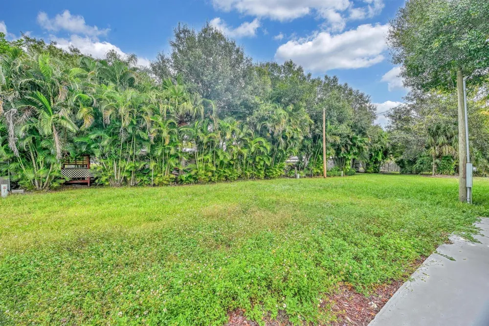 585 NW Avenue D Moore Haven, FL 33471