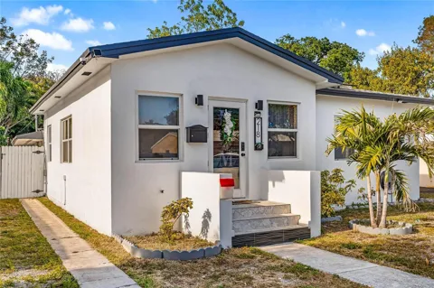 218 SW 7th Street