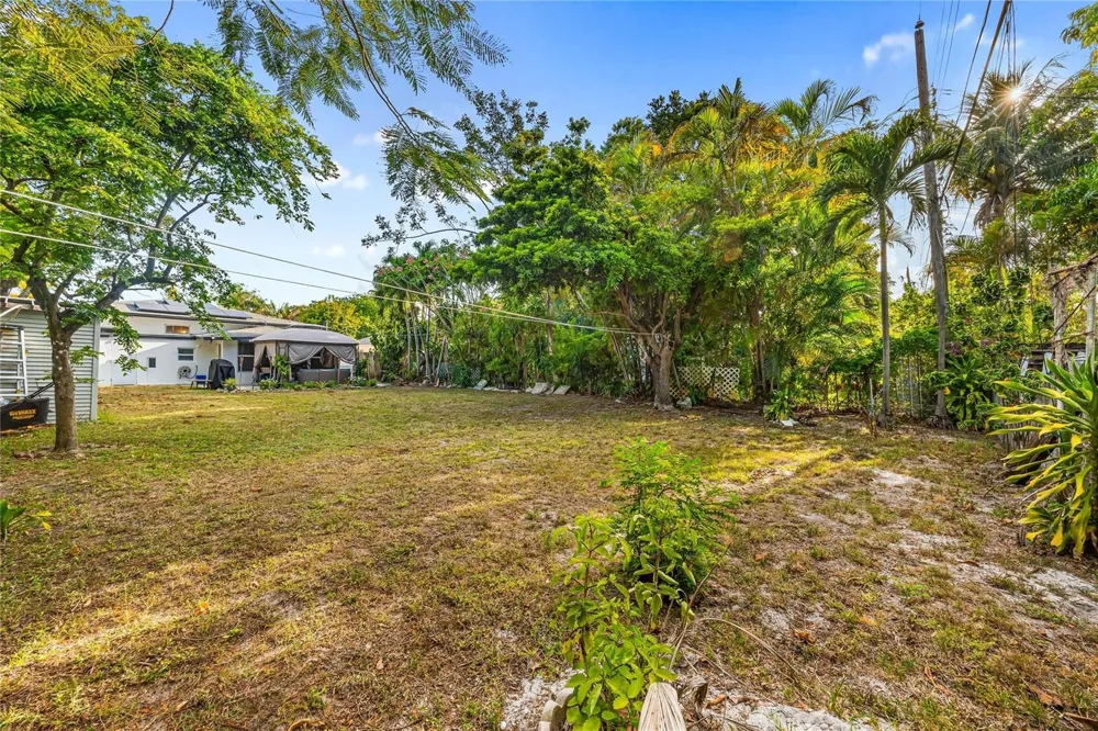 218 SW 7th Street Dania Beach, FL 33004