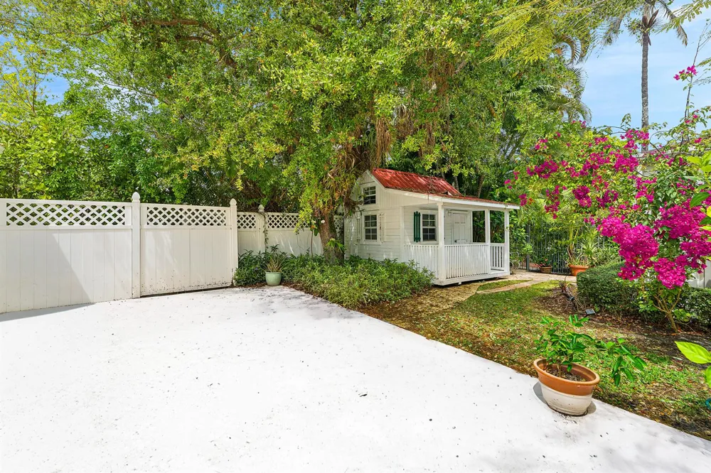 210 Merrain Road Palm Beach, FL 33480