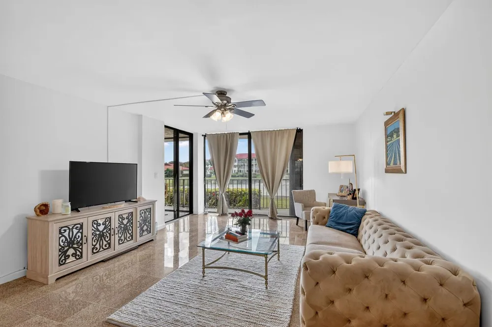 7030 Half Moon Circle #117 Hypoluxo, FL 33462