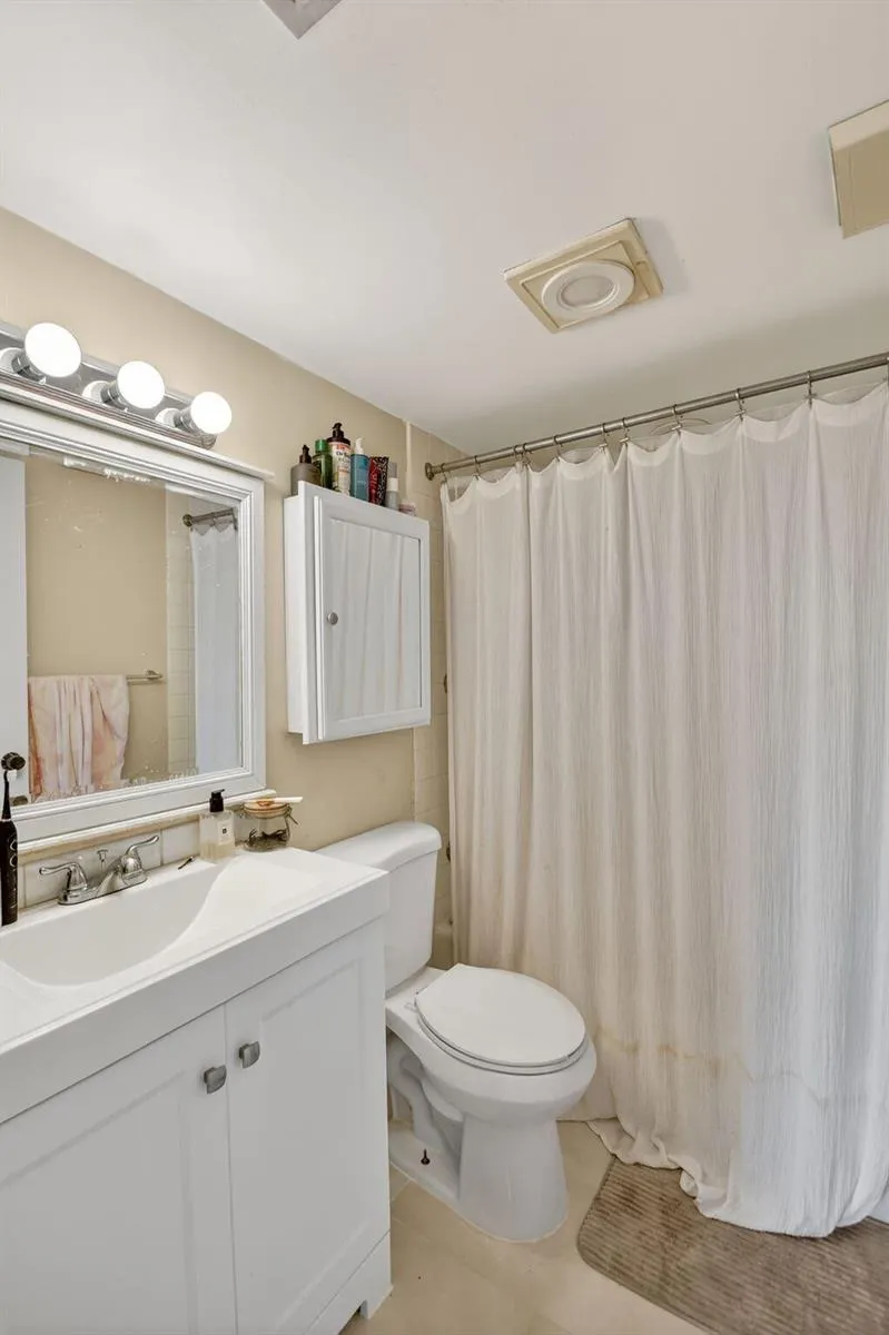 7030 Half Moon Circle #117 Hypoluxo, FL 33462