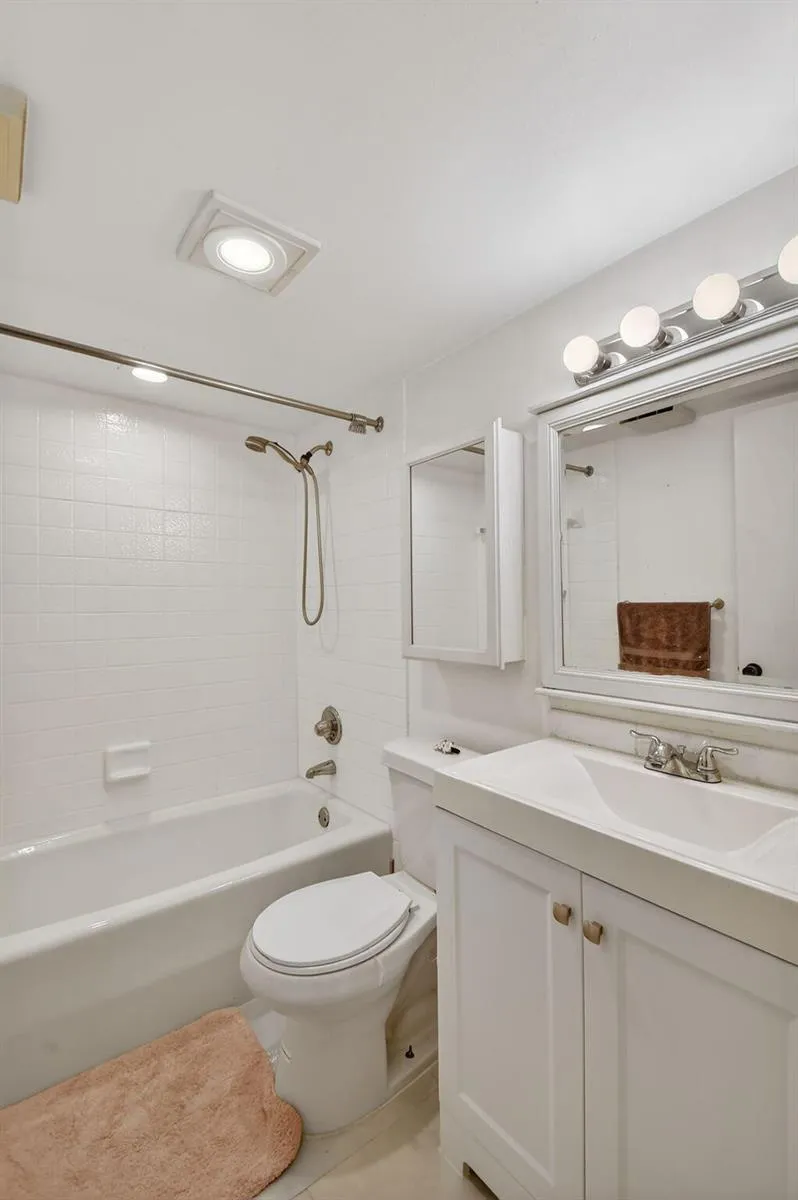 7030 Half Moon Circle #117 Hypoluxo, FL 33462