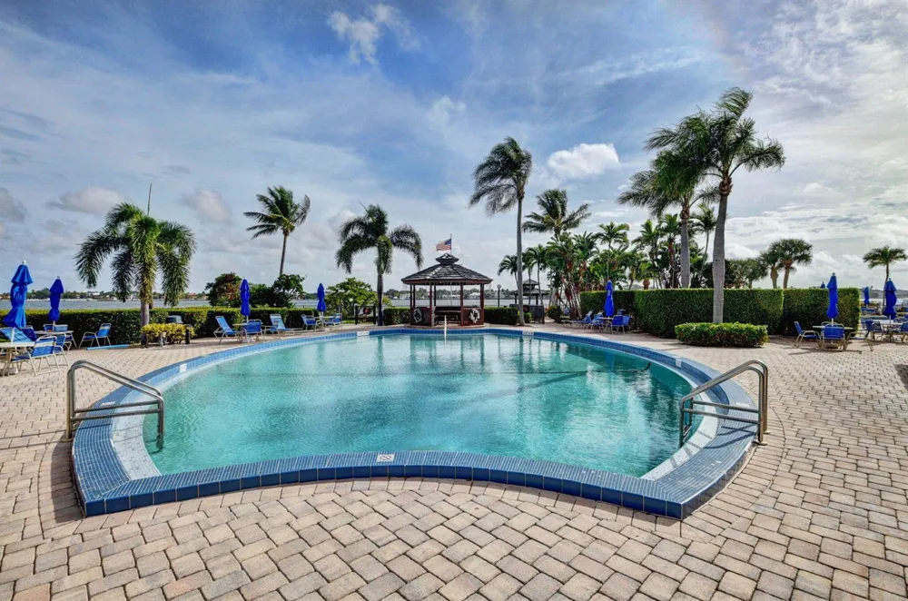 7030 Half Moon Circle #117 Hypoluxo, FL 33462