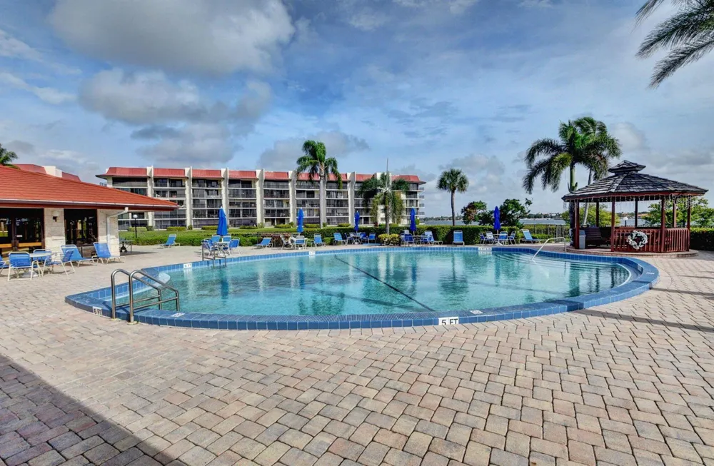 7030 Half Moon Circle #117 Hypoluxo, FL 33462