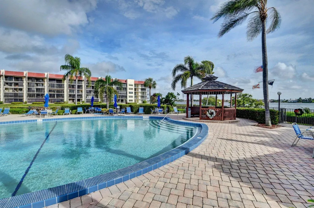 7030 Half Moon Circle #117 Hypoluxo, FL 33462