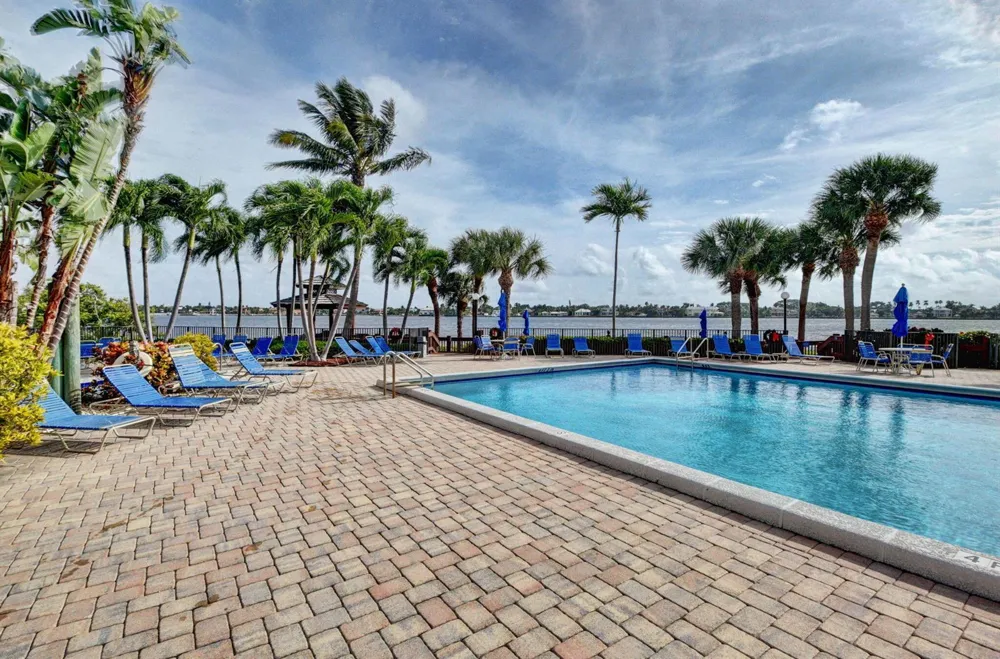 7030 Half Moon Circle #117 Hypoluxo, FL 33462