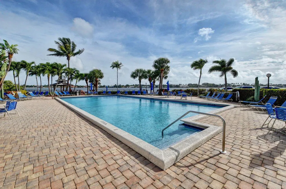 7030 Half Moon Circle #117 Hypoluxo, FL 33462