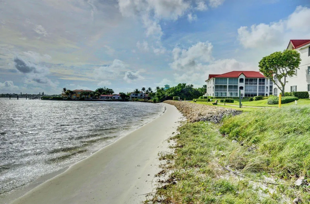 7030 Half Moon Circle #117 Hypoluxo, FL 33462