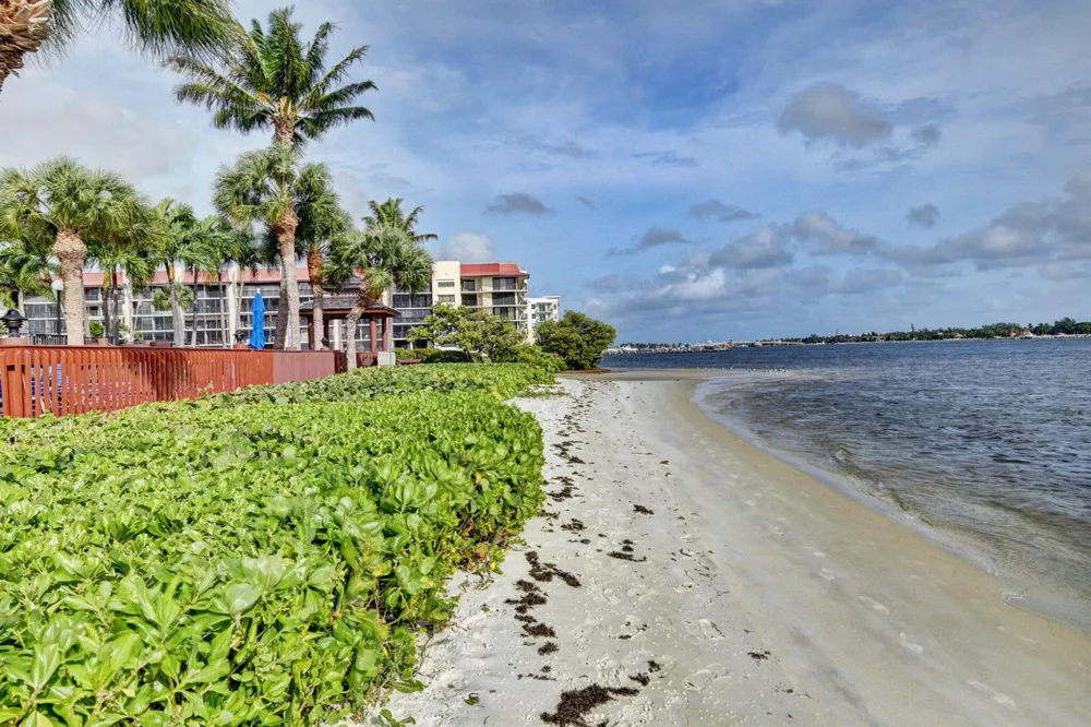 7030 Half Moon Circle #117 Hypoluxo, FL 33462