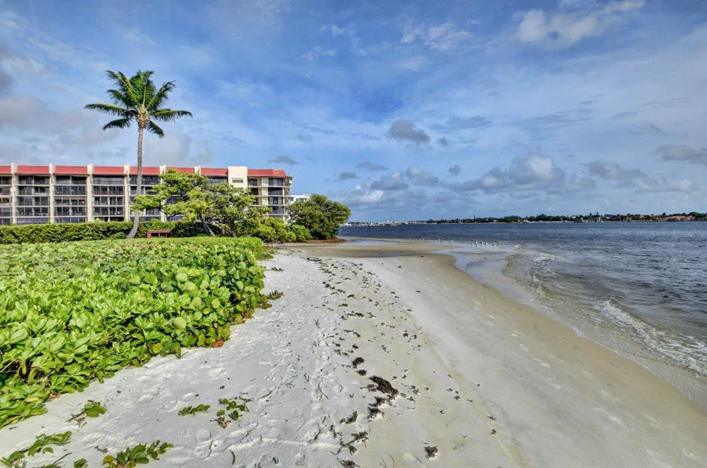7030 Half Moon Circle #117 Hypoluxo, FL 33462