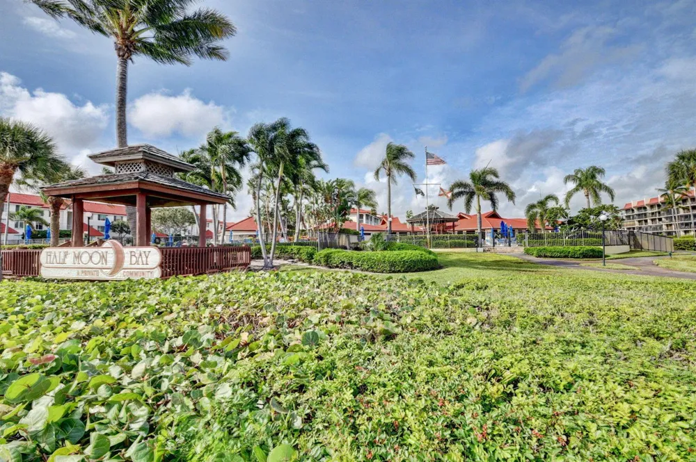 7030 Half Moon Circle #117 Hypoluxo, FL 33462