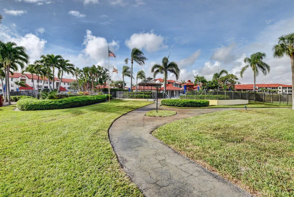7030 Half Moon Circle #117 Hypoluxo, FL 33462