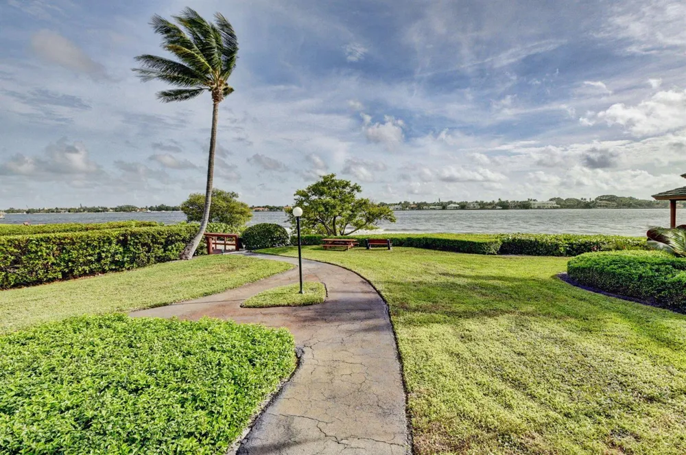 7030 Half Moon Circle #117 Hypoluxo, FL 33462
