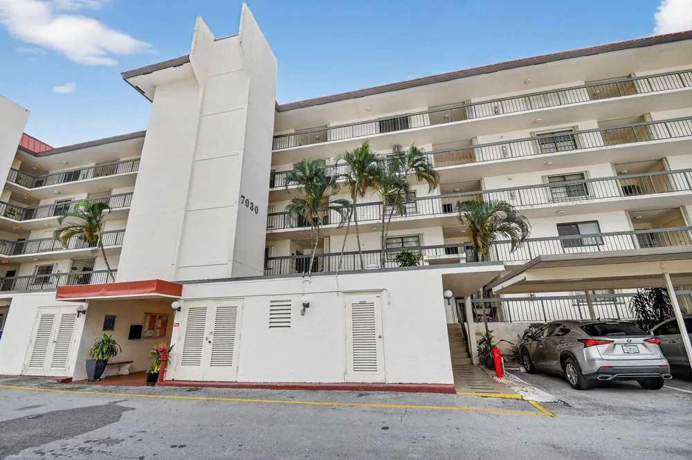 7030 Half Moon Circle #117 Hypoluxo, FL 33462