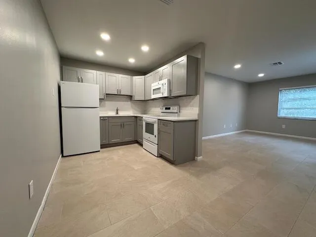 1741 3rd Ave Avenue #6 