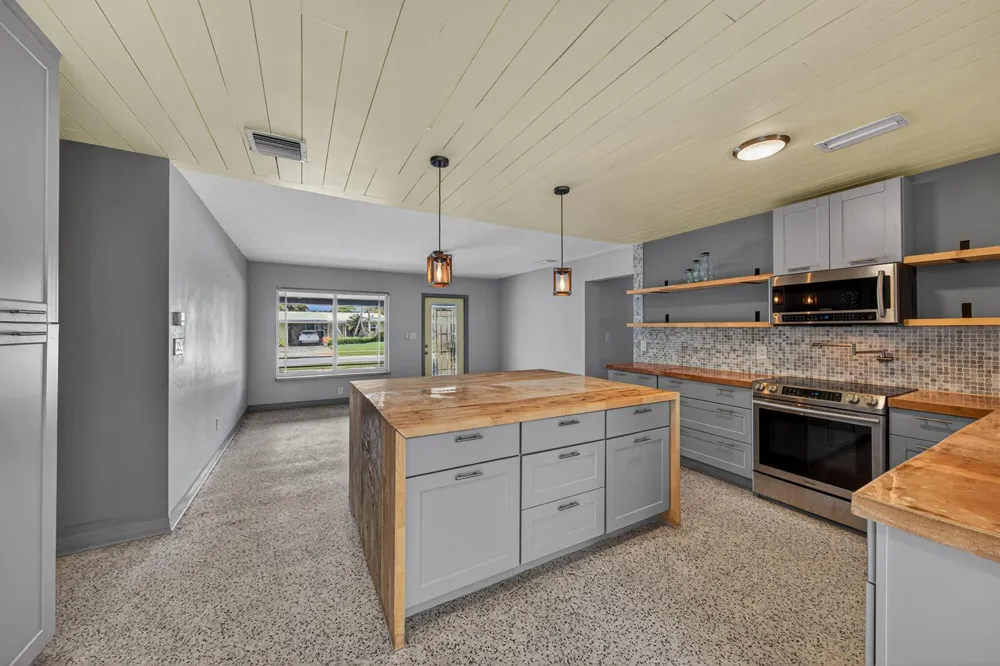 818 NW 28th Court Wilton Manors, FL 33311