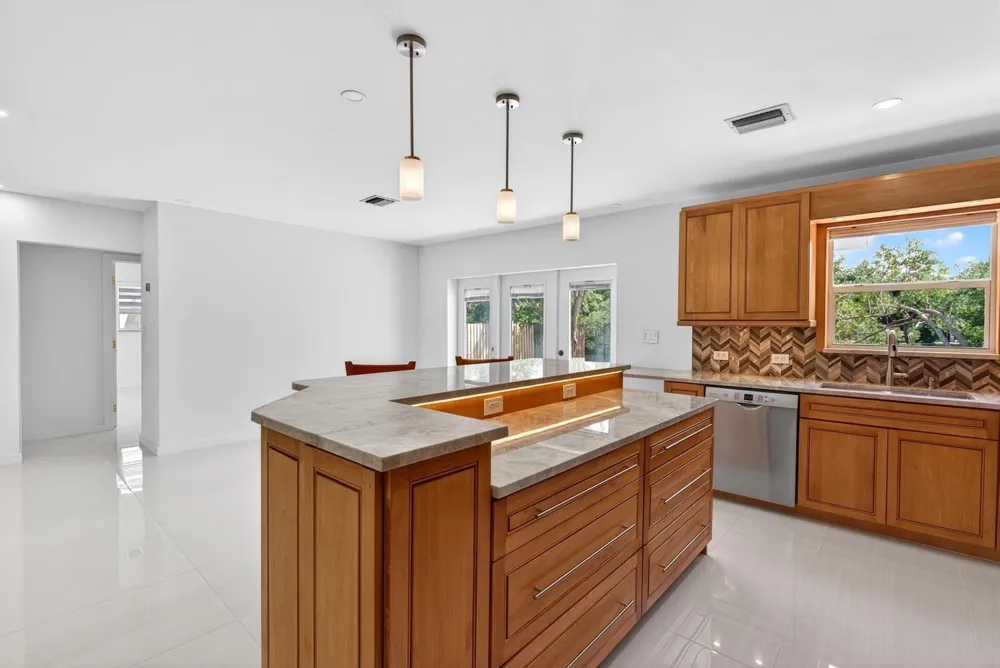 648 NW 30th Court Wilton Manors, FL 33311