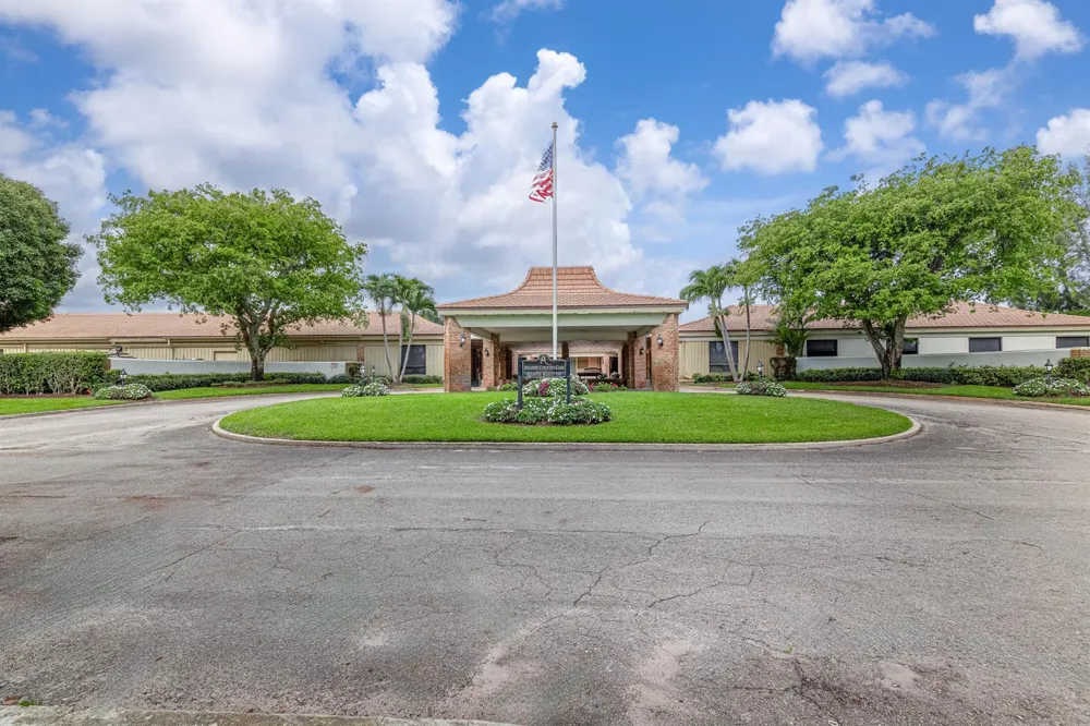 169 Atlantis Boulevard #205 Atlantis, FL 33462