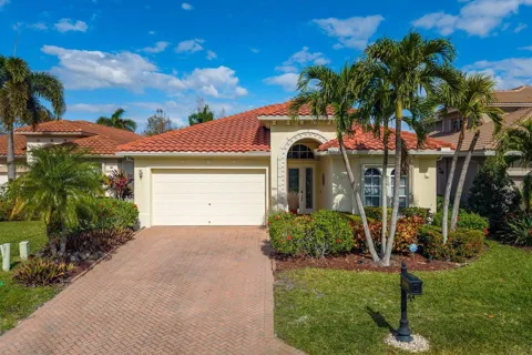 844 SW Pebble Lane