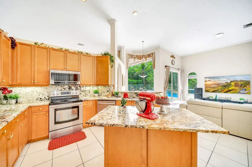 6169 NW 53rd Circle Coral Springs, FL 33067