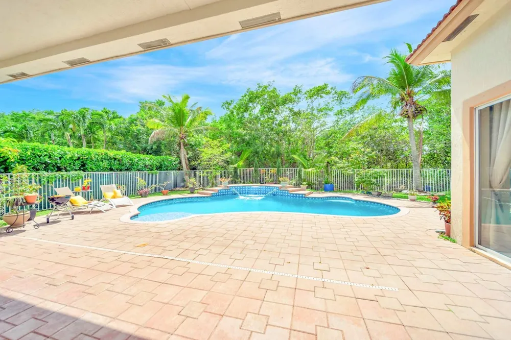 6169 NW 53rd Circle Coral Springs, FL 33067