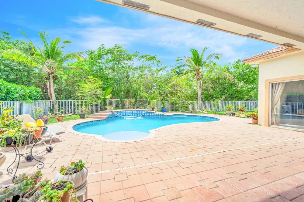6169 NW 53rd Circle Coral Springs, FL 33067