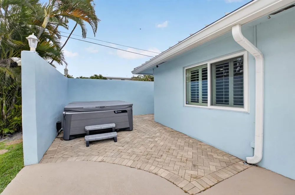 5800 NE 7th Avenue Boca Raton, FL 33487