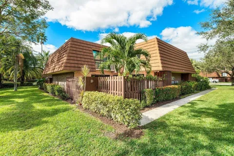 825 Center Street #3d