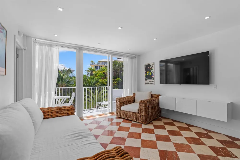 401 Peruvian Avenue #3020 Palm Beach, FL 33480