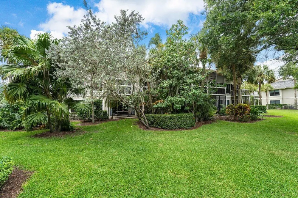 11863 Wimbledon Circle #407 Wellington, FL 33414