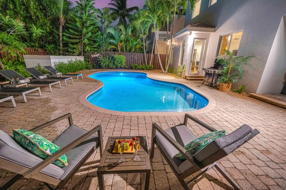 3315 NE 17th Street Fort Lauderdale, FL 33305