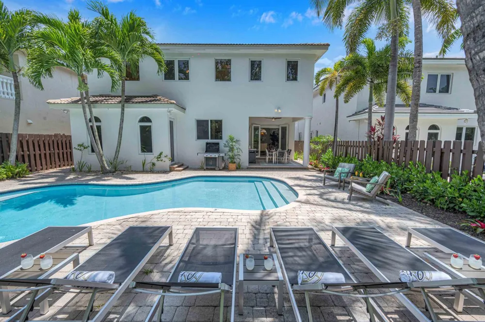 3315 NE 17th Street Fort Lauderdale, FL 33305