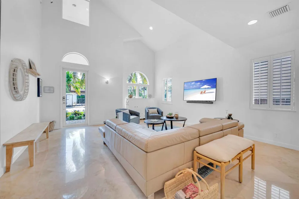 3315 NE 17th Street Fort Lauderdale, FL 33305