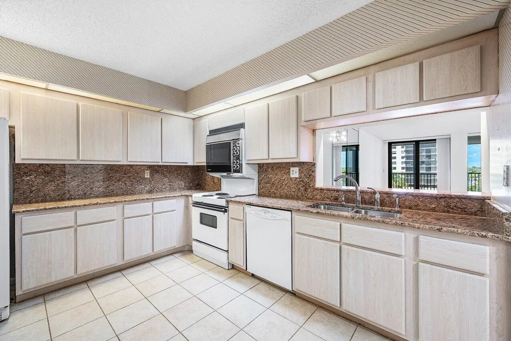 3400 S Ocean Boulevard #5k Highland Beach, FL 33487
