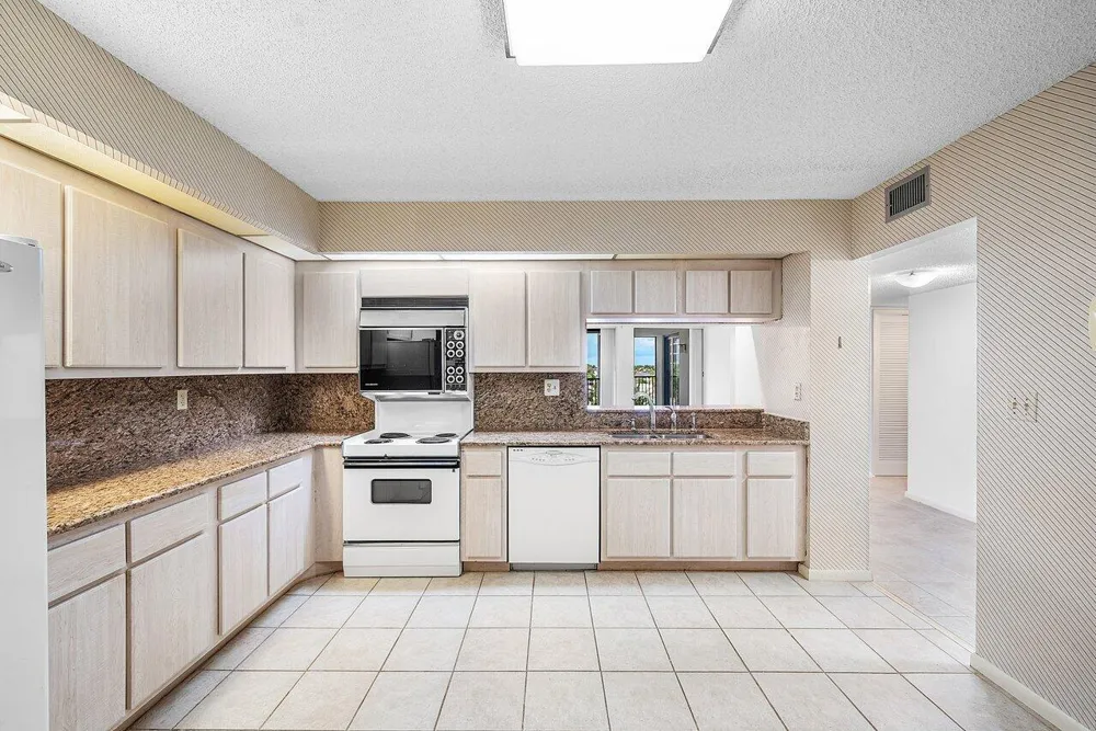 3400 S Ocean Boulevard #5k Highland Beach, FL 33487