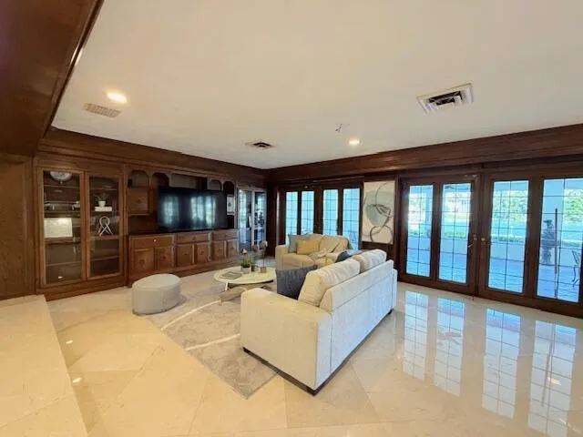 57 Cayuga Road Sea Ranch Lakes, FL 33308