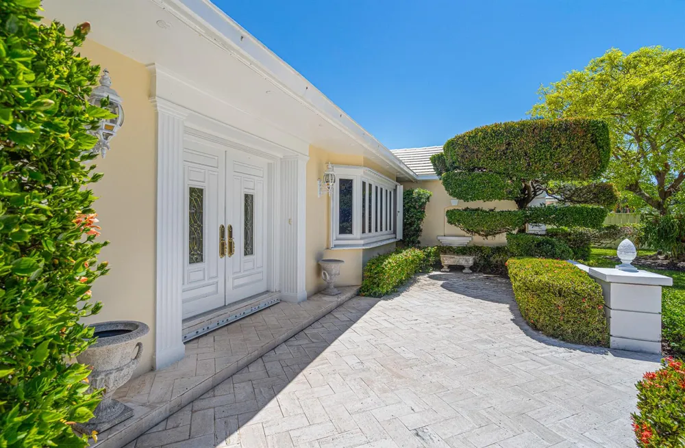 57 Cayuga Road Sea Ranch Lakes, FL 33308