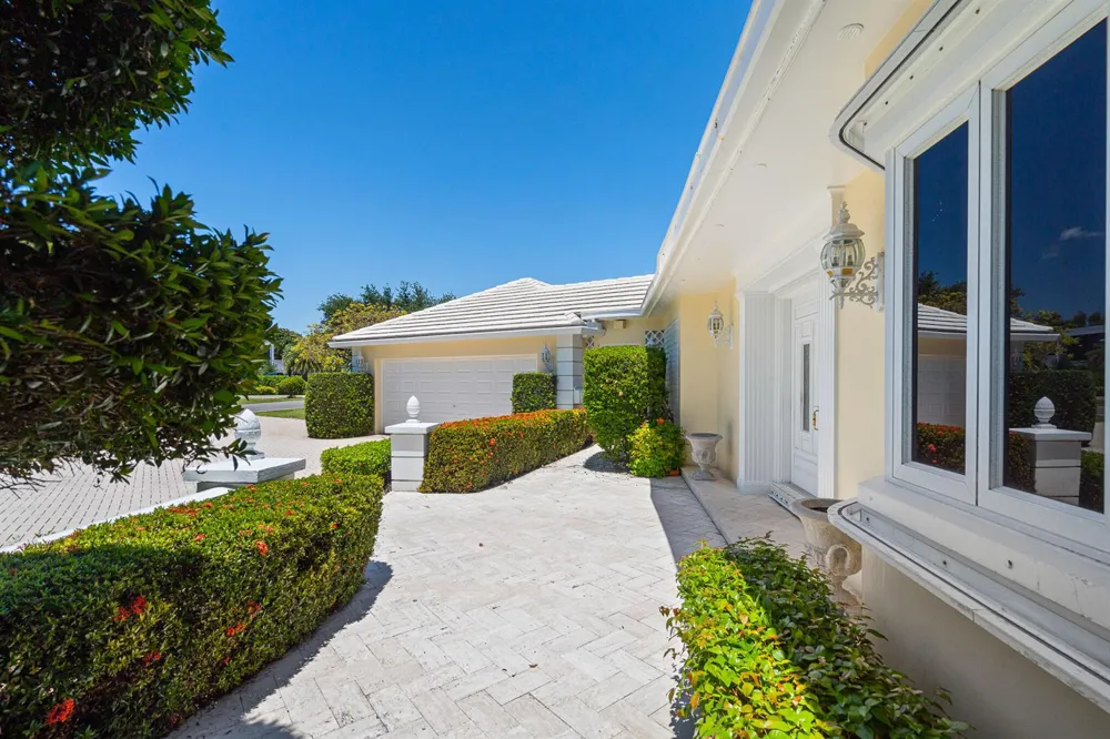 57 Cayuga Road Sea Ranch Lakes, FL 33308