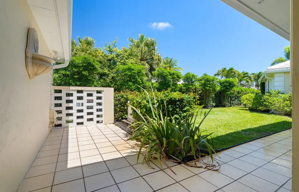 57 Cayuga Road Sea Ranch Lakes, FL 33308