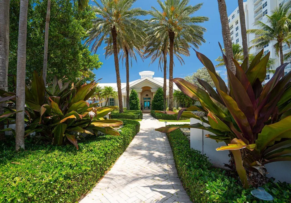 57 Cayuga Road Sea Ranch Lakes, FL 33308