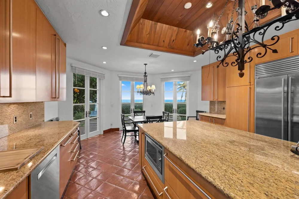 240 Ocean Boulevard Palm Beach, FL 33480