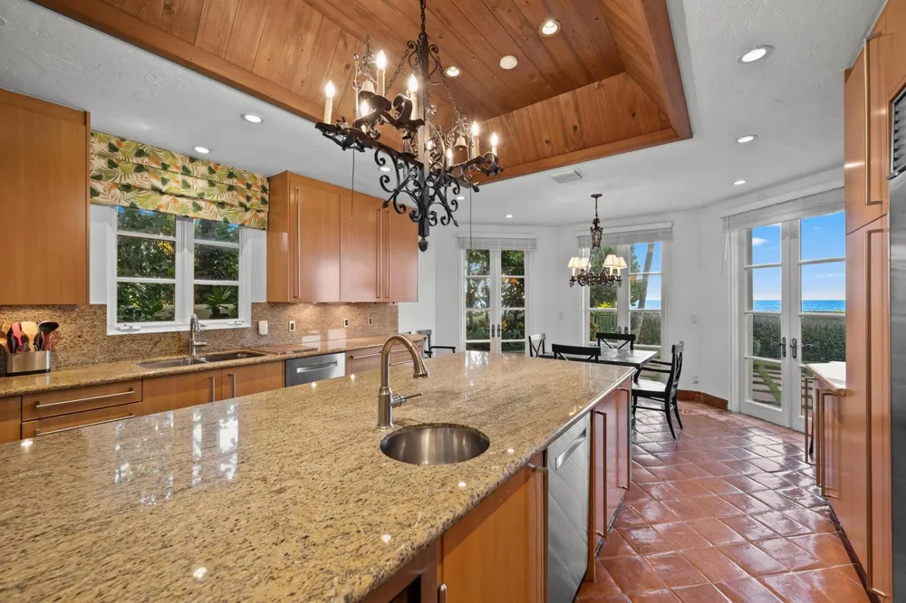 240 Ocean Boulevard Palm Beach, FL 33480