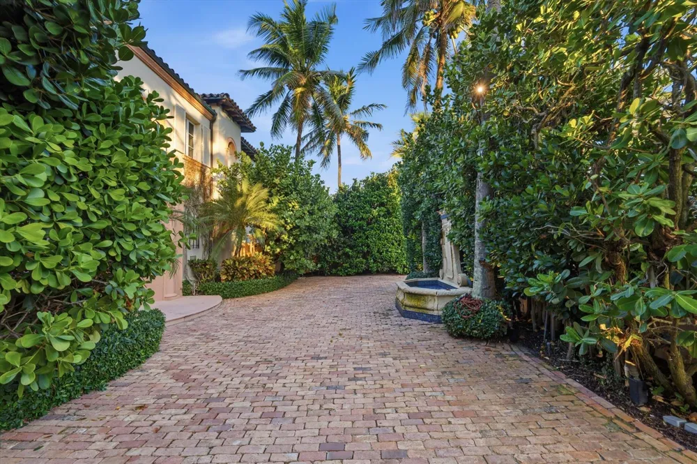 240 Ocean Boulevard Palm Beach, FL 33480