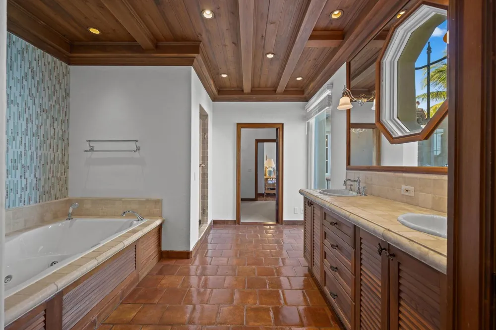 240 Ocean Boulevard Palm Beach, FL 33480