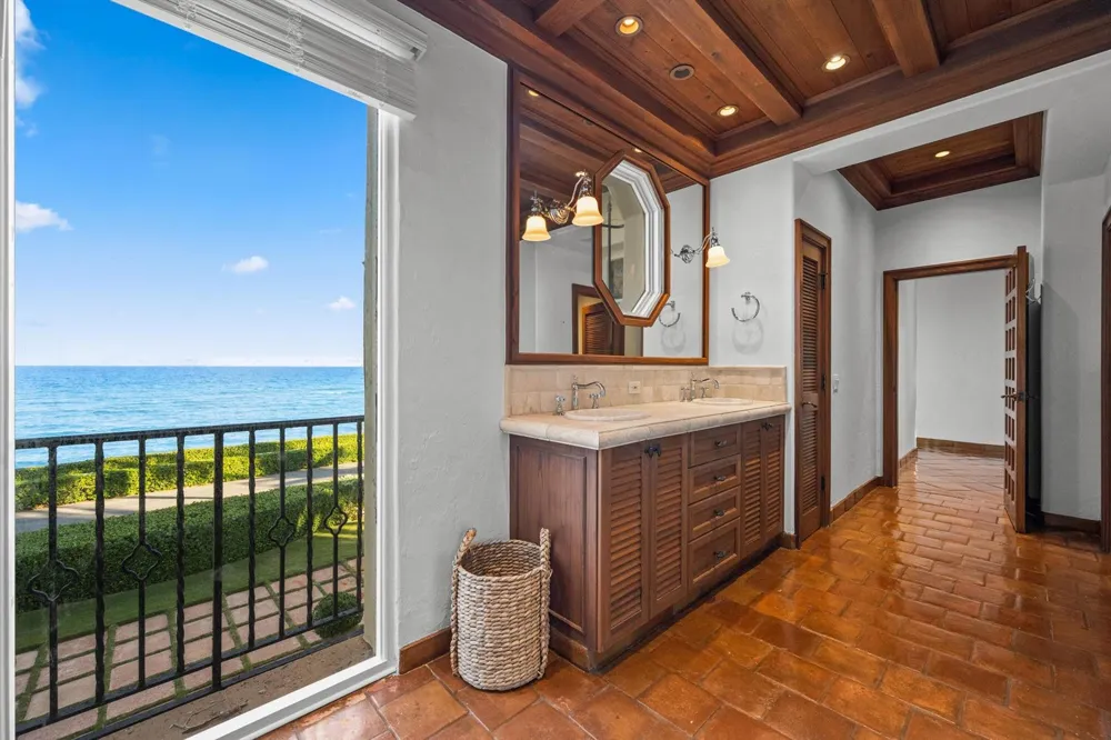 240 Ocean Boulevard Palm Beach, FL 33480