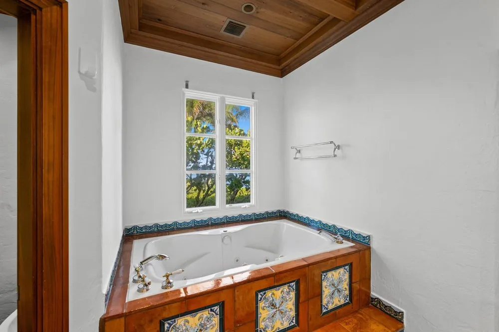 240 Ocean Boulevard Palm Beach, FL 33480
