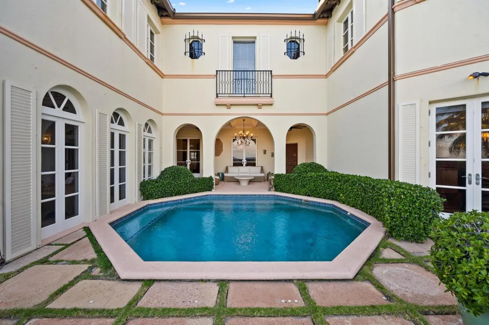 240 Ocean Boulevard Palm Beach, FL 33480